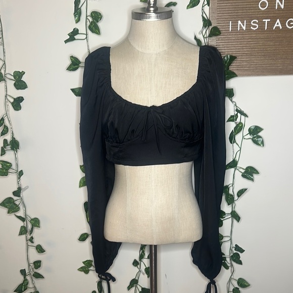 Cashmere & Champage Puff Long Sleeve Crop Top Black - Picture 2 of 7